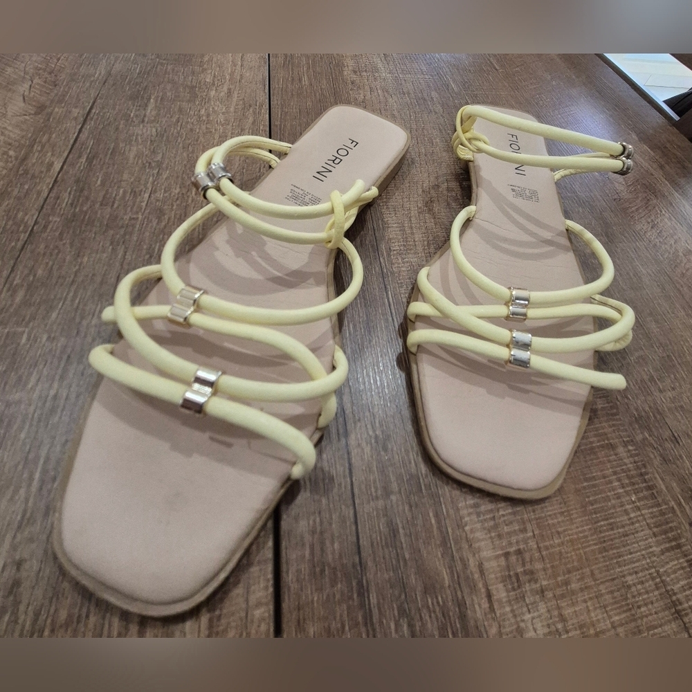 Fiorini Womens Strappy Sandals